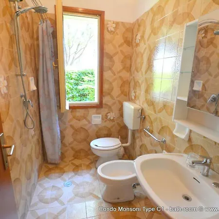 아파트 Lignano Pineta With Nice Furniture