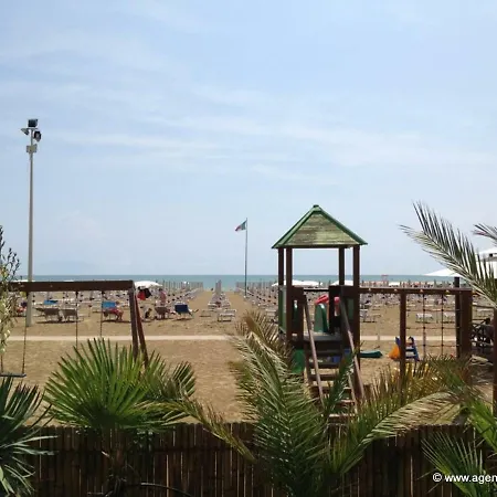 아파트 Lignano Pineta With Nice Furniture