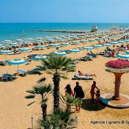 아파트 Lignano Pineta With Nice Furniture *
